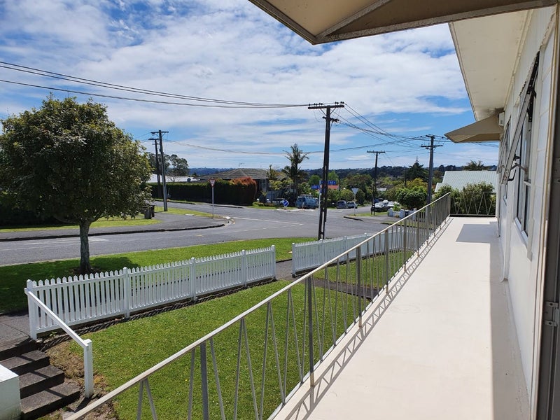 5/15 Lloyd Avenue, Mount Albert, Auckland - Carousel 2