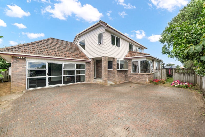 2/66 Buscomb Avenue, Henderson, Auckland - Carousel 1