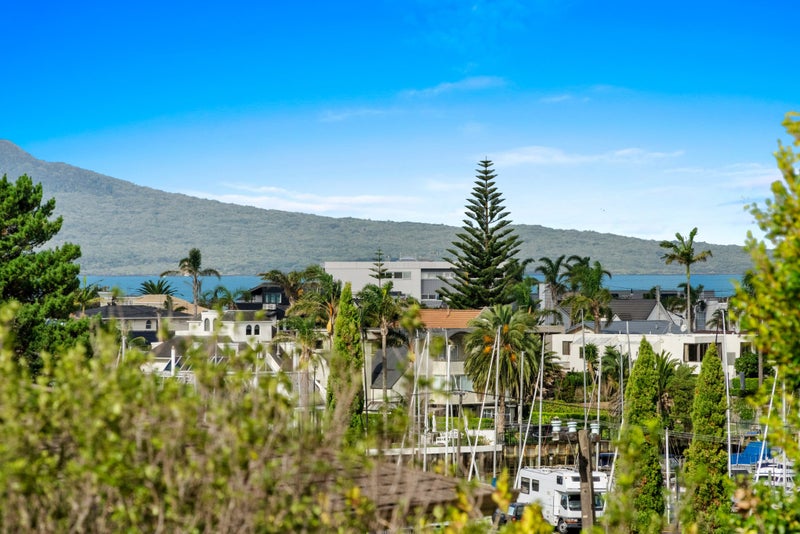 1/5 Seaview Road, Castor Bay, Auckland - Carousel 24