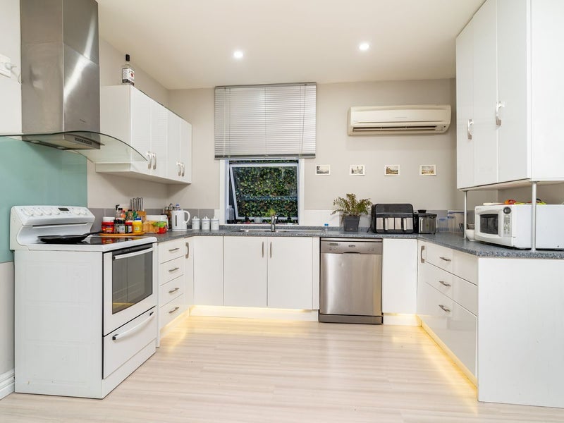 11 Fernhill Street, Dunedin Central, Dunedin - Carousel 1