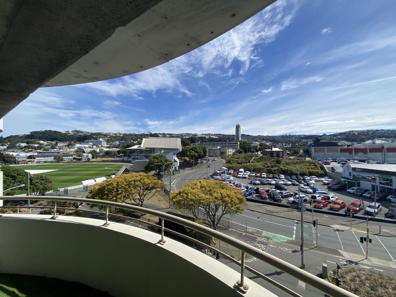 8/80 Kent Terrace, Mount Victoria, Wellington - Carousel 2