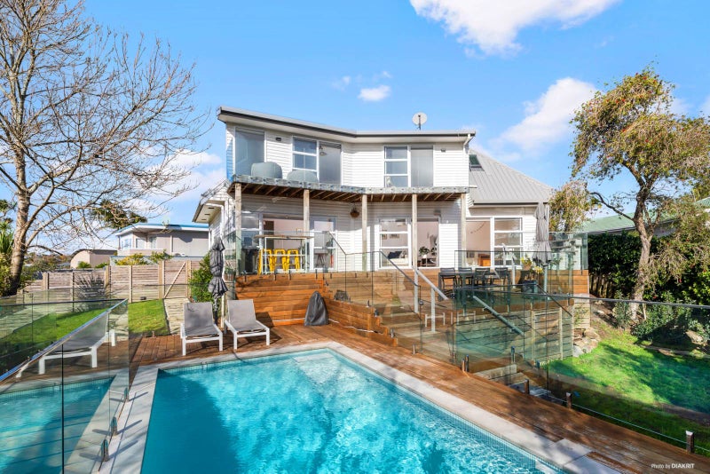 20 Cruickshank Crescent, Meadowbank, Auckland - Carousel 1