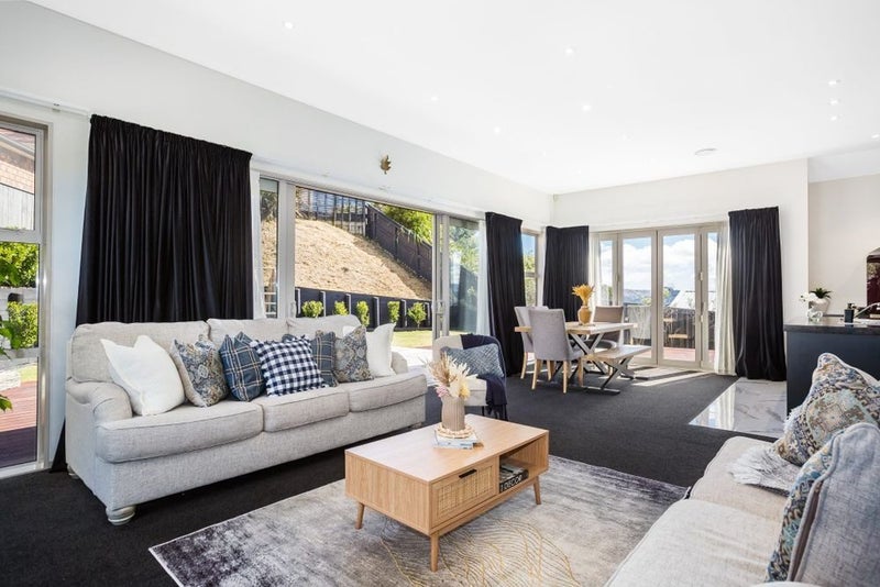 1 Aoraki Rise, Aotea, Porirua - Carousel 2