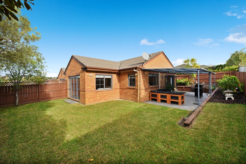 15 Graven Court, Henderson, Auckland - Carousel 2
