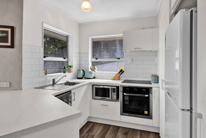 3/4 Scott Street, Moturoa, New Plymouth - Carousel 1