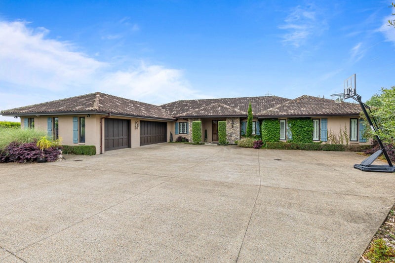 10 Myra Evelyn Grove, Albany - Carousel 1