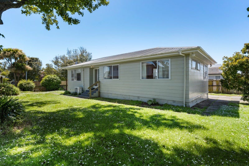 27 Becker Drive, Weymouth, Auckland - Carousel 1