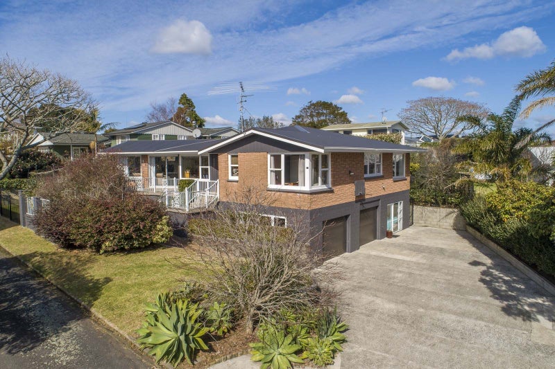 22 Andrew Place, Otumoetai, Tauranga - Carousel 1