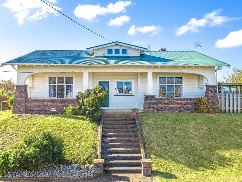 12 Carlton Avenue, Gonville, Whanganui - Carousel 1