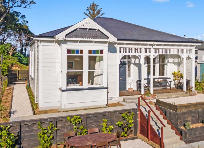 55 Fairview Crescent, Kelburn, Wellington - Carousel 1