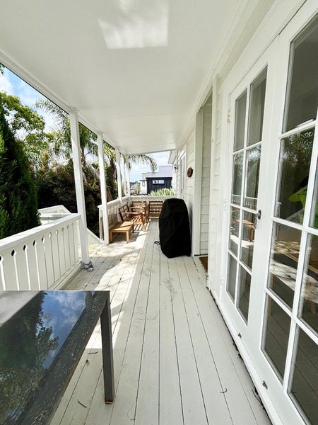 2/16 Corunna Road, Milford, Auckland - Carousel 11