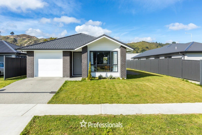 33 Cynisca Crescent, Wallaceville, Upper Hutt - Carousel 2
