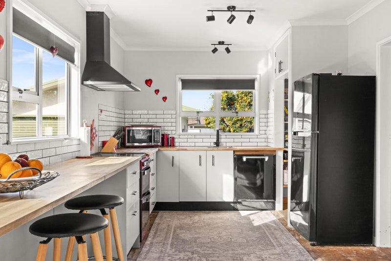 7 Totara Street, Taradale, Napier - Carousel 2