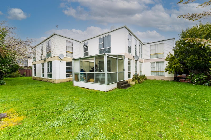 2/154 Whites Line East, Waiwhetū, Lower Hutt - Carousel 1