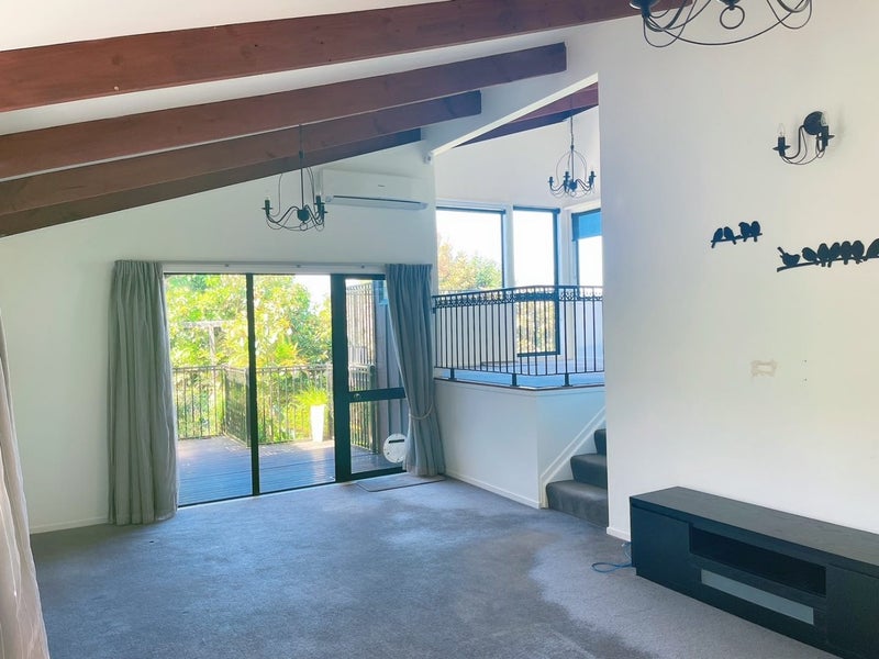 2/881 East Coast Road, Northcross, Auckland - Carousel 2