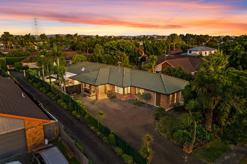 18 Perotti Place, Conifer Grove, Takanini - Carousel 1