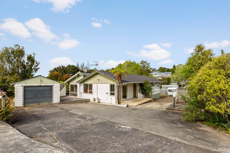 17 Juniper Road, Sunnynook, Auckland - Carousel 1