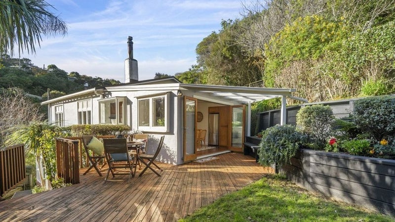 4 Travers Street, Vogeltown, Wellington - Carousel 1