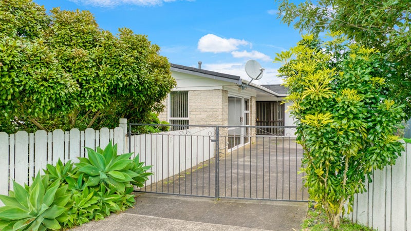 14 Gibbons Road, Weymouth, Auckland - Carousel 1