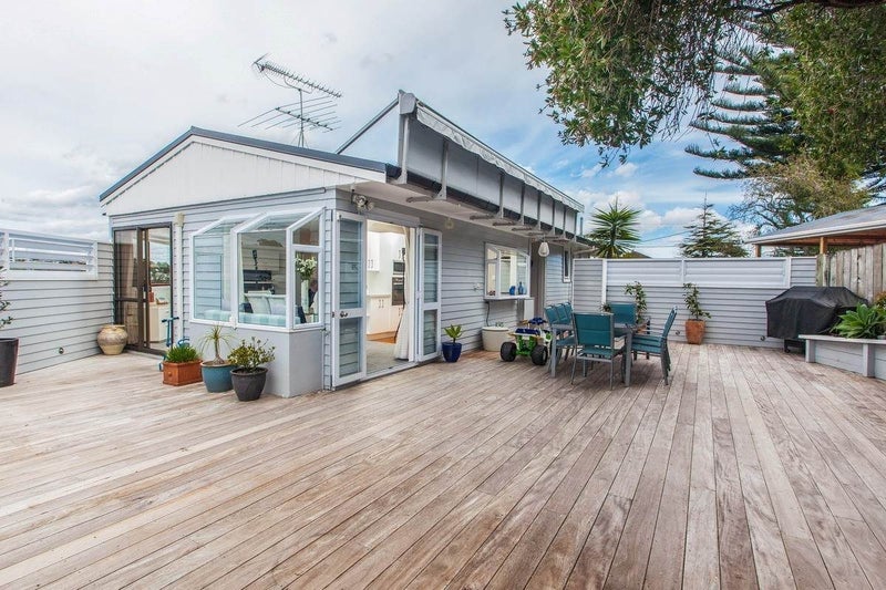 9A Lyttelton Avenue, Forrest Hill, Auckland - Carousel 12