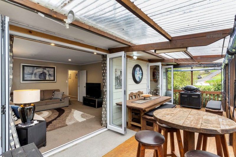 1/10 Topliss Drive, Northcross, Auckland - Carousel 2