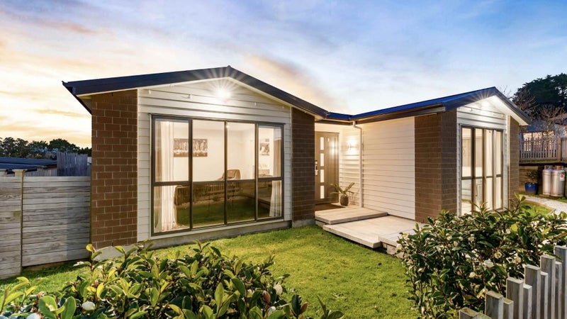12B Crows Road, Swanson, Auckland - Carousel 1