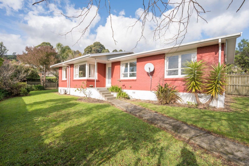 29 Churchill Avenue, Richmond - Carousel 1