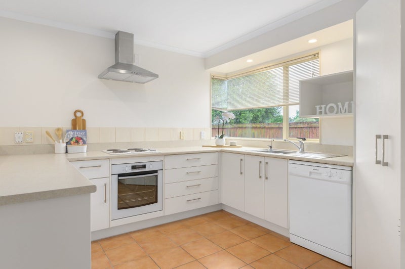 39A Bouverie Crescent, Flagstaff, Hamilton - Carousel 2