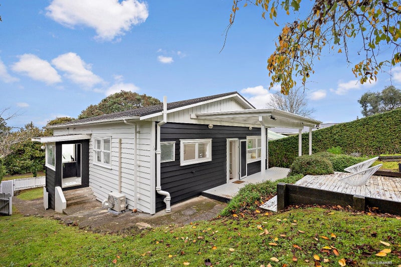 27 Mount Royal Avenue, Mount Albert, Auckland - Carousel 2