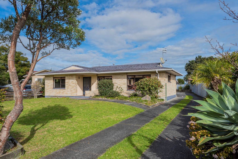 8 Graham Street, One Tree Point - Carousel 1