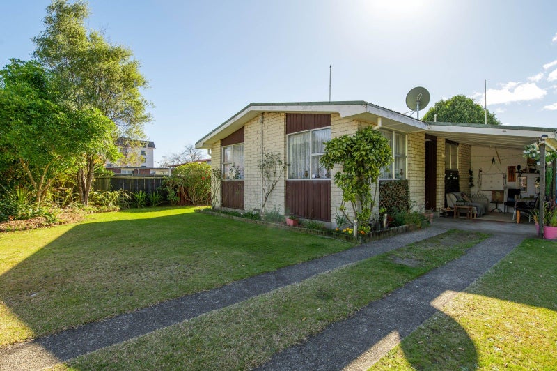 8 Mckee Avenue, Fenton Park, Rotorua - Carousel 1