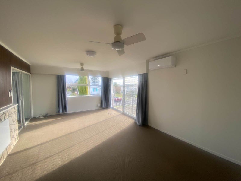 8 Patricia Place, Hillpark, Auckland - Carousel 2