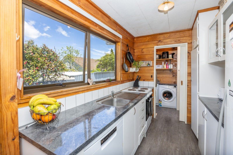 8B Bains Avenue, Hamilton East, Hamilton - Carousel 2