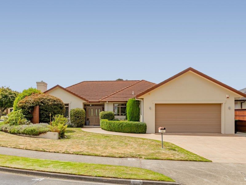 31 Inverness Drive, Pyes Pa, Tauranga - Carousel 1