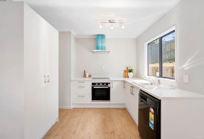 2/12 Eulogy Place, Randwick Park, Auckland - Carousel 12