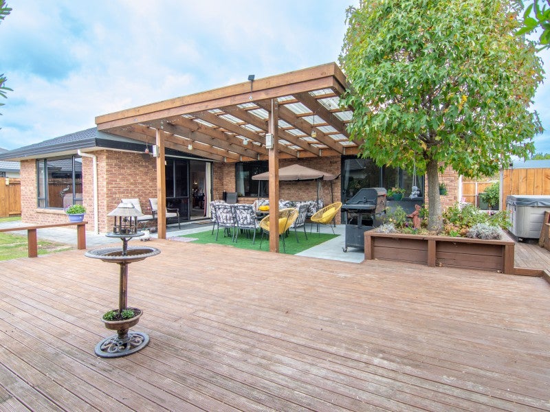 11 Boston Parade, Kelvin Grove, Palmerston North - Carousel 1
