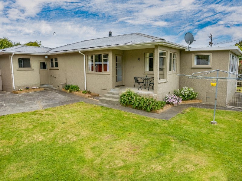 140 Whitby Road, Wakefield - Carousel 1