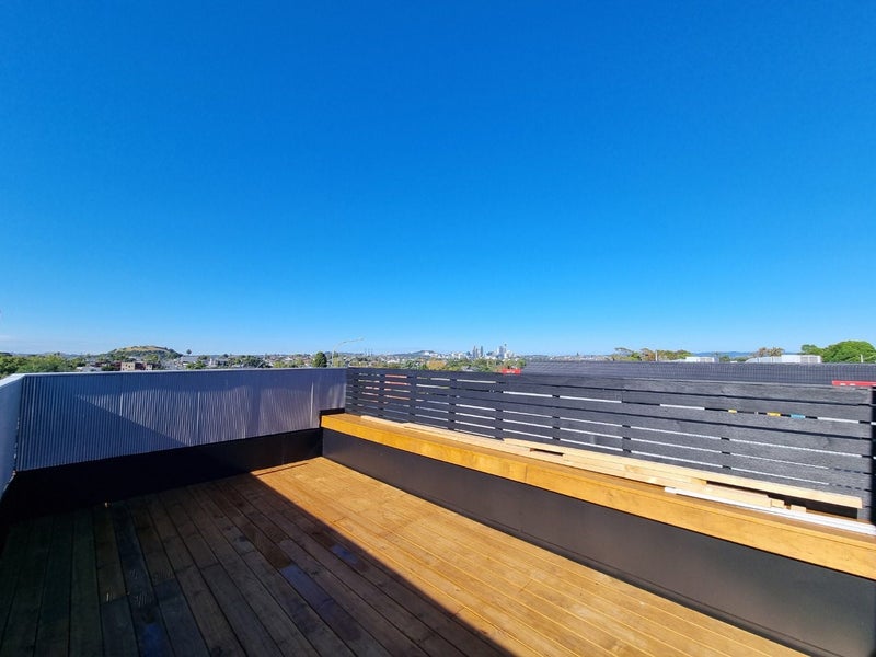 1/1 Williamson Avenue, Belmont, Auckland - Carousel 1