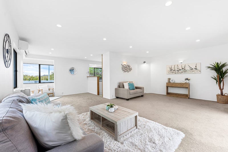 18 Lanham Lane, Massey, Auckland - Carousel 1