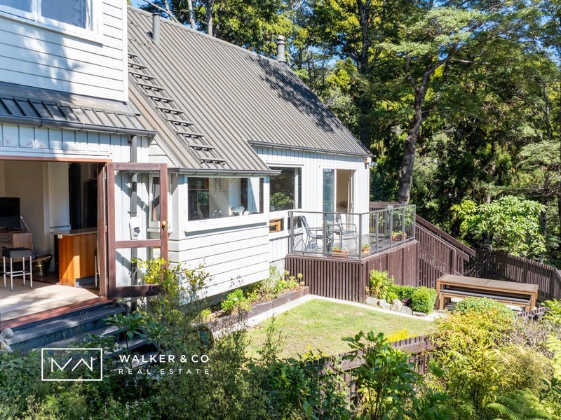 10 Tiniroa Grove, Silverstream, Upper Hutt - Carousel 2