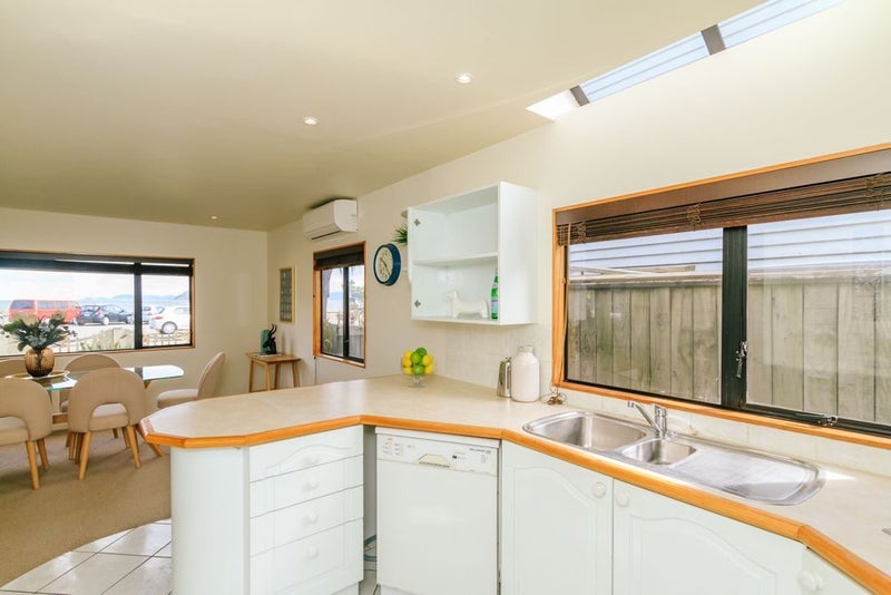 243 The Esplanade, Petone, Lower Hutt - Carousel 2