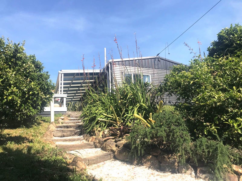 2/8 Te Toki Road, Waiheke Island, Auckland - Carousel 1