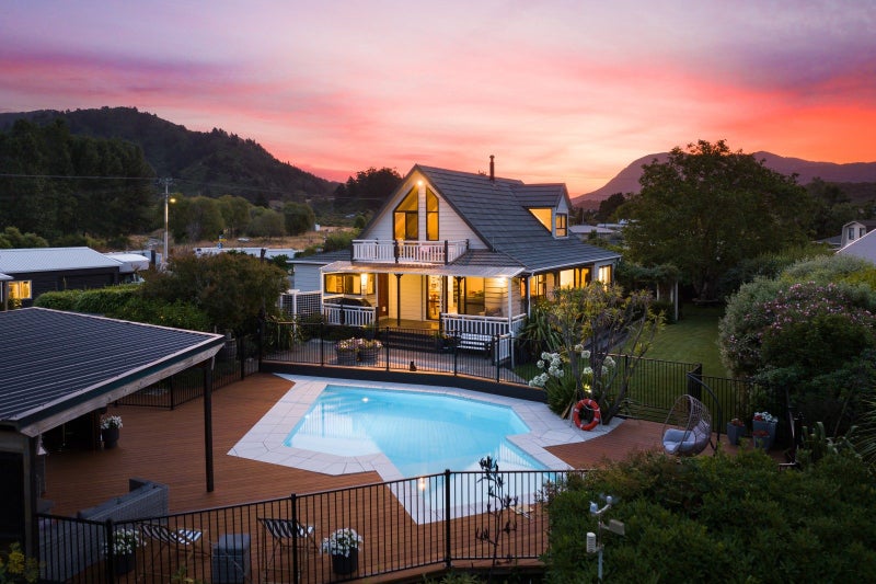 1 Beach Road, Waikawa, Picton - Carousel 1