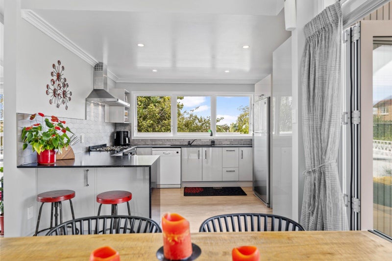 329 Cobham Drive, Hillcrest, Hamilton - Carousel 1