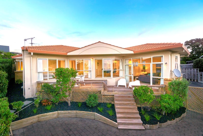 2/444 Beach Road, Murrays Bay, Auckland - Carousel 1