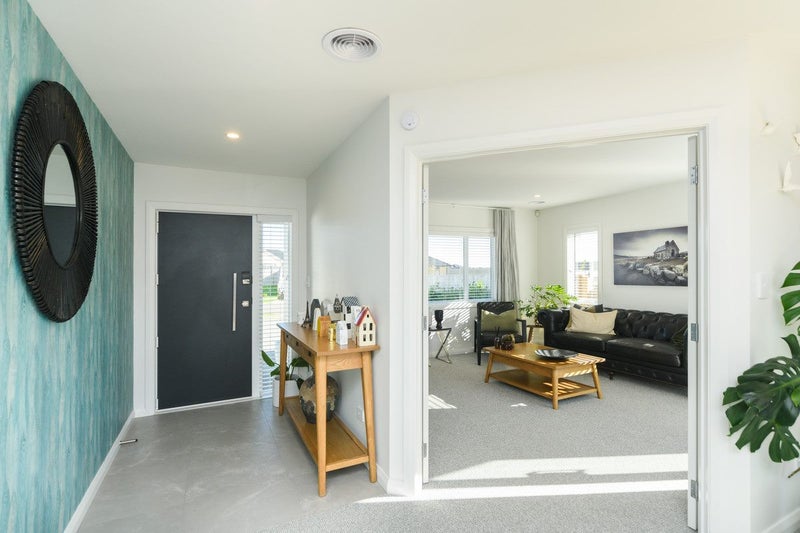 10 Sardinia Grove, Fitzherbert, Palmerston North - Carousel 2