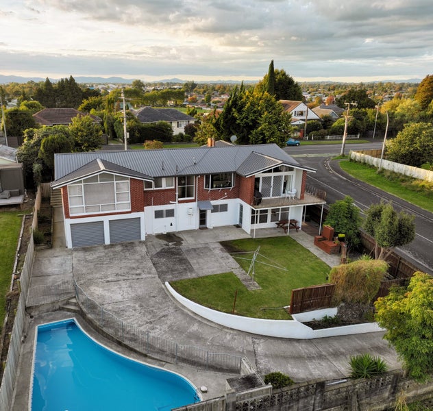 49 Forest Lake Road, Maeroa, Hamilton - Carousel 1