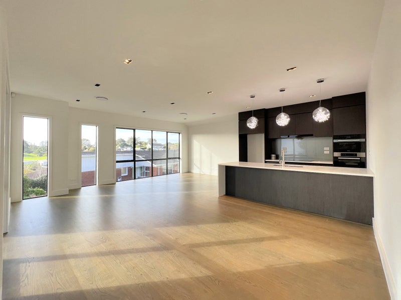 11C Markham Place, Bucklands Beach, Auckland - Carousel 2