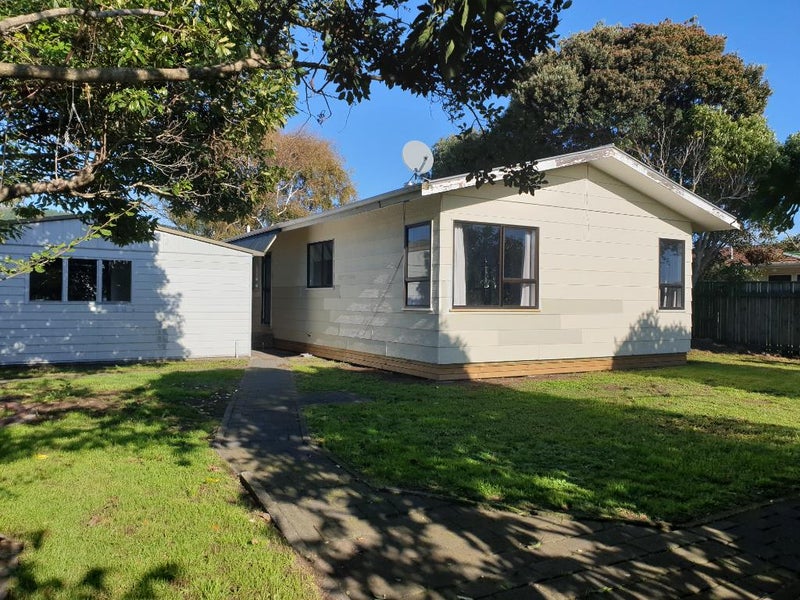 22 Linwood Drive, Paraparaumu - Carousel 1
