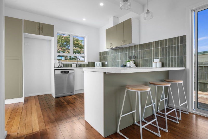 46 Beach Road, Collingwood - Carousel 1